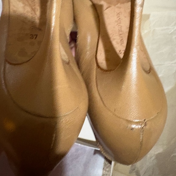 Manolo Blahnik Beige Cutout Heels - Picture 11 of 13